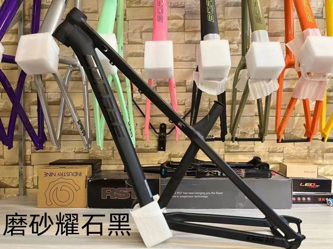 17 inç Alüminyum Çerçeve Performans Kadınlar Bisiklet Çerçeve İç / Dış Kablo Yönlendirme 0
